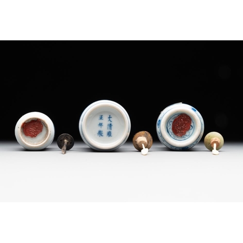 19 - Three Chinese blue, white and copper-red snuff bottles, Yongzheng mark, 19/20th C.H.: 10 cm (the tal... 