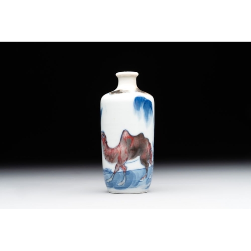 31 - A Chinese blue, white and copper-red 'camel' snuff bottle, dragon mark, 19th C.H.: 7,7 cmThe absence... 