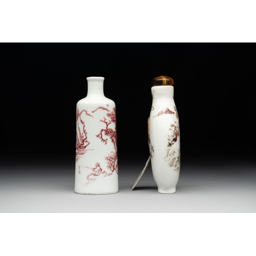 36 - Two Chinese copper-red snuff bottles with landscape design, Chenghua mark, 19th C.H.: 8,4 cm (the ta... 