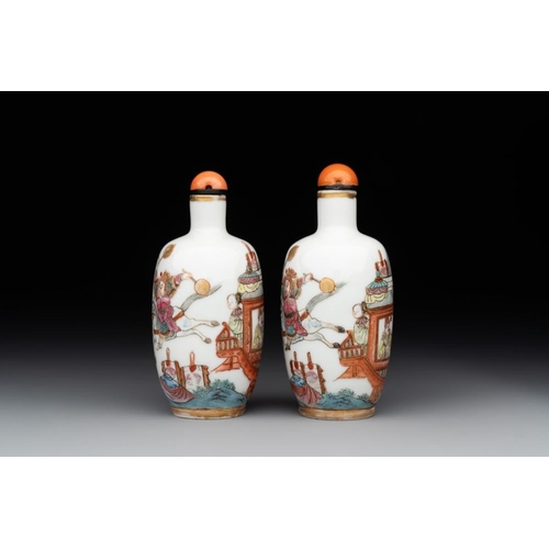 38 - A pair of fine Chinese famille rose 'dragon boat' snuff bottles, 19th C.H.: 7,5 cm (incl. stopper)Th... 