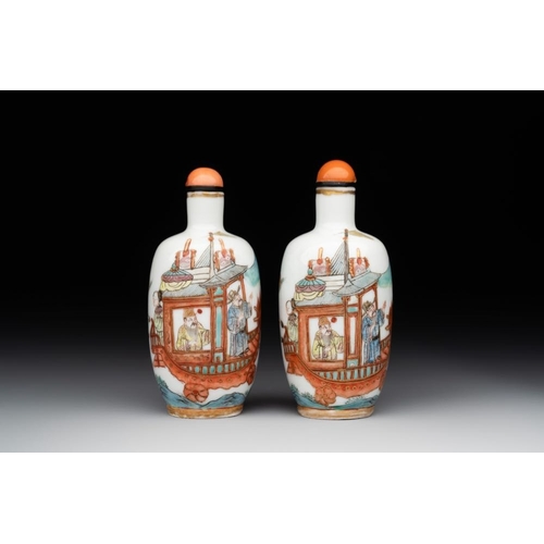 38 - A pair of fine Chinese famille rose 'dragon boat' snuff bottles, 19th C.H.: 7,5 cm (incl. stopper)Th... 