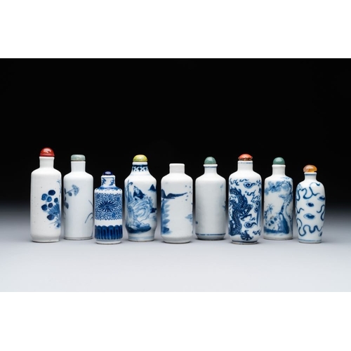 43 - Nine Chinese blue and white snuff bottles, Kangxi and Qianlong mark, 19th C.H.: 9 cm (the tallest in... 