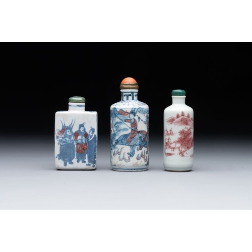 46 - Seven various Chinese porcelain snuff bottles, Yongzheng and Qianlong mark, 19/20th C.H.: 9,4 cm (th... 