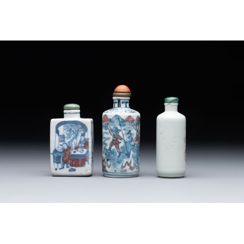 46 - Seven various Chinese porcelain snuff bottles, Yongzheng and Qianlong mark, 19/20th C.H.: 9,4 cm (th... 