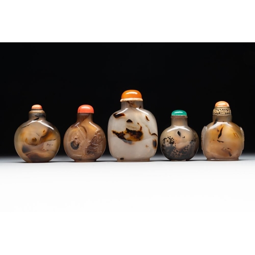 51 - Five fine Chinese agate snuff bottles, QingH.: 7,9 cm (the tallest incl. stopper)The absence of a co... 