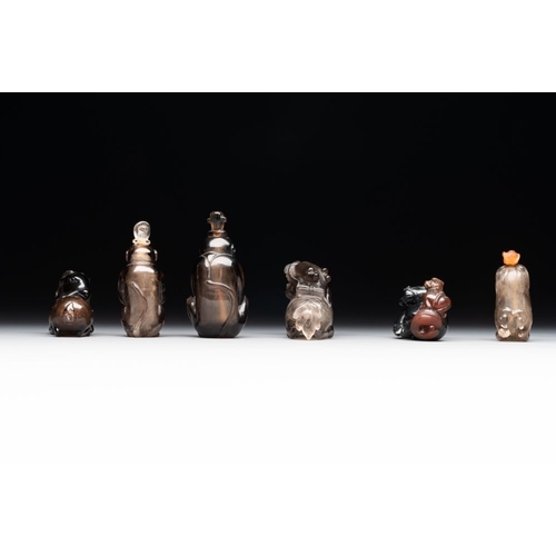 52 - Six Chinese smoky quartz animal-form snuff bottles, 19th/20th C.H.: 7,8 cm (the tallest incl. stoppe... 