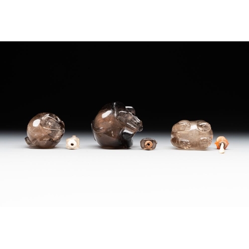 52 - Six Chinese smoky quartz animal-form snuff bottles, 19th/20th C.H.: 7,8 cm (the tallest incl. stoppe... 