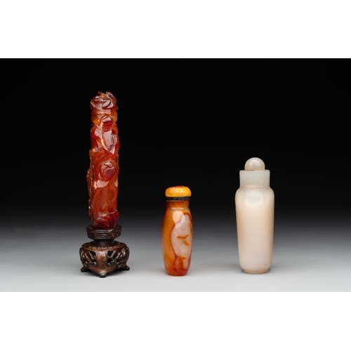 61 - Six Chinese agate, jade and glass snuff bottles, 19/20th C.H.: 11,9 cm (the tallest incl. stopper an... 