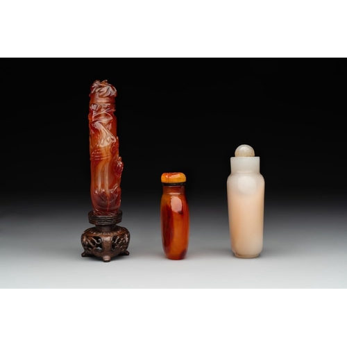 61 - Six Chinese agate, jade and glass snuff bottles, 19/20th C.H.: 11,9 cm (the tallest incl. stopper an... 