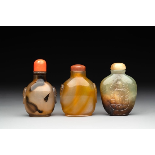 61 - Six Chinese agate, jade and glass snuff bottles, 19/20th C.H.: 11,9 cm (the tallest incl. stopper an... 