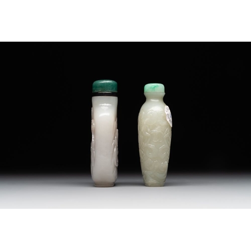 64 - Two Chinese jade snuff bottles, 18/19th C.H.: 7,4 cm (the tallest incl. stopper)H.: 7,2 cm (the smal... 