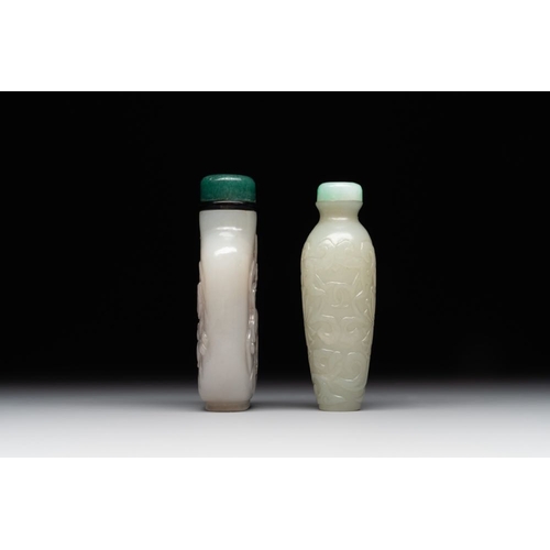 64 - Two Chinese jade snuff bottles, 18/19th C.H.: 7,4 cm (the tallest incl. stopper)H.: 7,2 cm (the smal... 