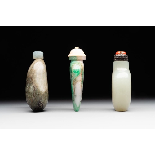 68 - Three Chinese jade snuff bottles, 19/20th C.H.: 7,2 cm (the tallest incl. stopper)The absence of a c... 