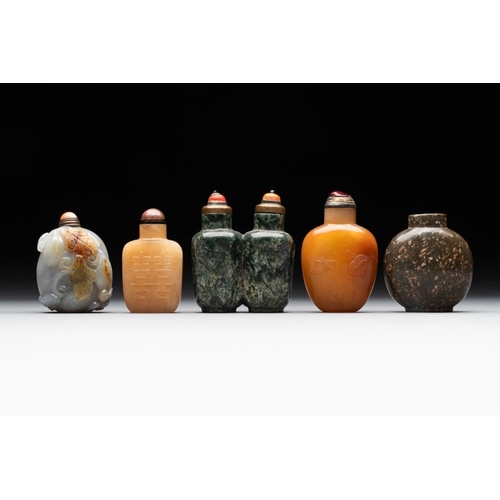 70 - Five Chinese jade and hardstone snuff bottles, 20th C.H.: 7 cm (the tallest incl. stopper)The absenc... 