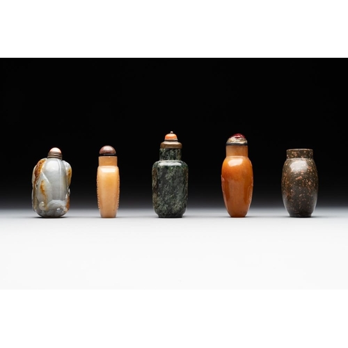 70 - Five Chinese jade and hardstone snuff bottles, 20th C.H.: 7 cm (the tallest incl. stopper)The absenc... 