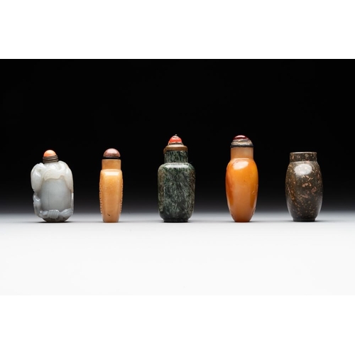 70 - Five Chinese jade and hardstone snuff bottles, 20th C.H.: 7 cm (the tallest incl. stopper)The absenc... 