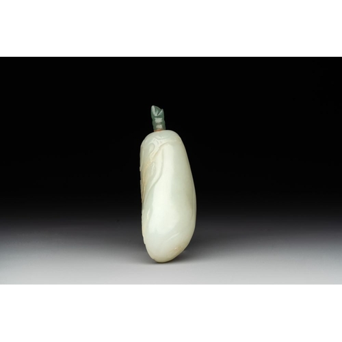 75 - A fine Chinese celadon jade 'dragonfly' snuff bottle and stopper, DaoguangH.: 7,5 cm (incl. stopper)... 