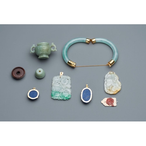 79 - A varied collection of jewellery in jade and lapis lazuli, including gold mounts, China, 19/20th C.D... 