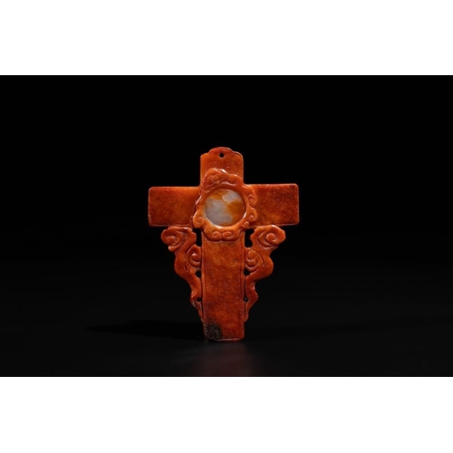 81 - A Chinese white and red jade 'crucifix' pendant, 19th C.Dim.: 7,8 x 6 cm Weight: 44 gramsThe absence... 