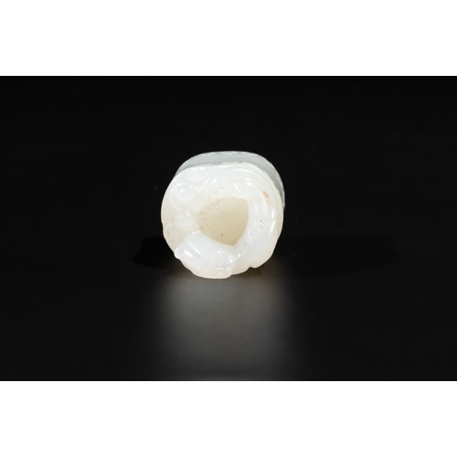 82 - A Chinese white jade carving of a chilong reclining on bamboo, QingDim.: 2,2 x 1,5 x 1,8 cm
 Weight:... 