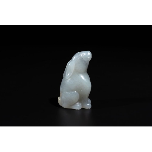 83 - A Chinese grey jade carving of a hare, QingDim.: 4,8 x 2,2 x 2,8 cm
 Weight: 39 gramsThe absence of ... 