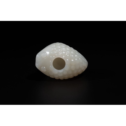 86 - A Chinese white jade water pot in the shape of a three-legged toad, QingDim.: 5,5 x 3,8 x 3,7 cm
 We... 