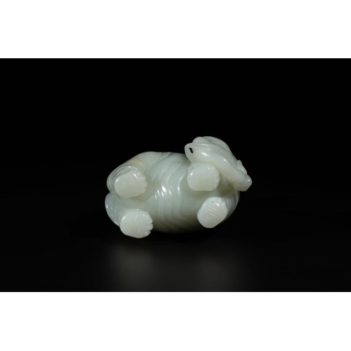 88 - A Chinese celadon jade group of two boys cleansing an elephant, 18th C.L.: 9,5 cm - H.: 13,5 cmWeigh... 