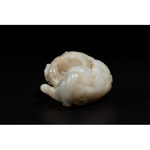 92 - A Chinese white and russet jade 'Lu Ru Feng Qin ' carving, QingDim.: 7,2 x 6,4 x 4,1 cm
 Weight: 230... 