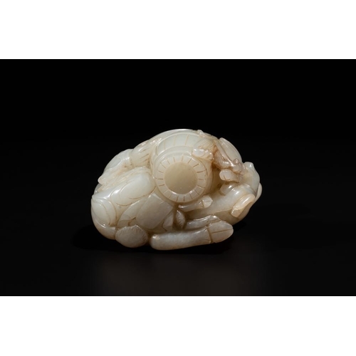 92 - A Chinese white and russet jade 'Lu Ru Feng Qin ' carving, QingDim.: 7,2 x 6,4 x 4,1 cm
 Weight: 230... 