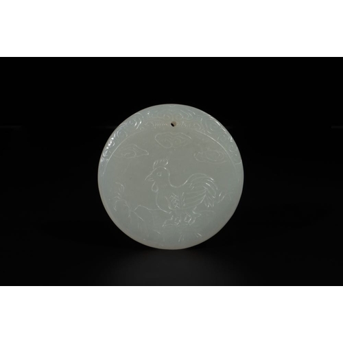 96 - A Chinese white jade 'moon hare and rooster' plaque, QingDia.: 4,8 cm
 Weight: 26 gramsThe absence o... 