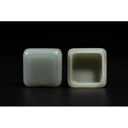 98 - A square Chinese jade box and cover, 18/19th C.Dim.: 5 x 5 x 2,8 cmWeight: 72 gramsThe absence of a ... 