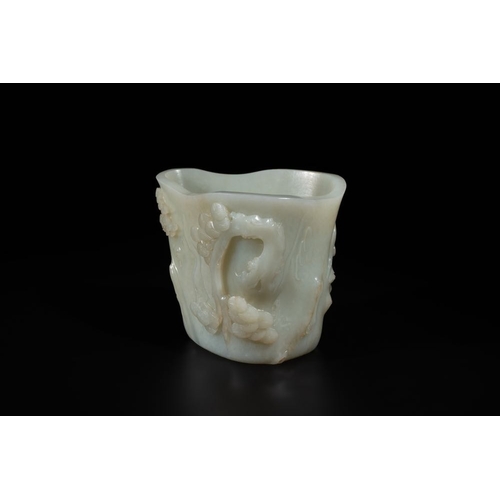 99 - A Chinese white jade 'pine tree' brush pot, QianlongDim.: 14,8 x 10,2 x 12,3 cm
 Weight: 1372 gramsT... 