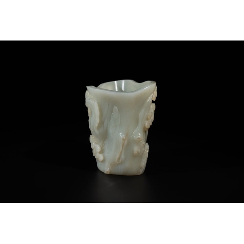 99 - A Chinese white jade 'pine tree' brush pot, QianlongDim.: 14,8 x 10,2 x 12,3 cm
 Weight: 1372 gramsT... 