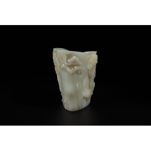 99 - A Chinese white jade 'pine tree' brush pot, QianlongDim.: 14,8 x 10,2 x 12,3 cm
 Weight: 1372 gramsT... 