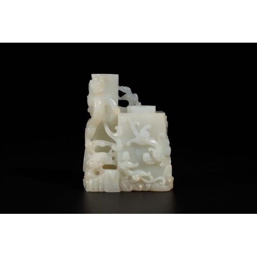 101 - A Chinese white jade 'dragon' ink container with Qianlong mark and possibly of the periodDim.: 9,4 x... 