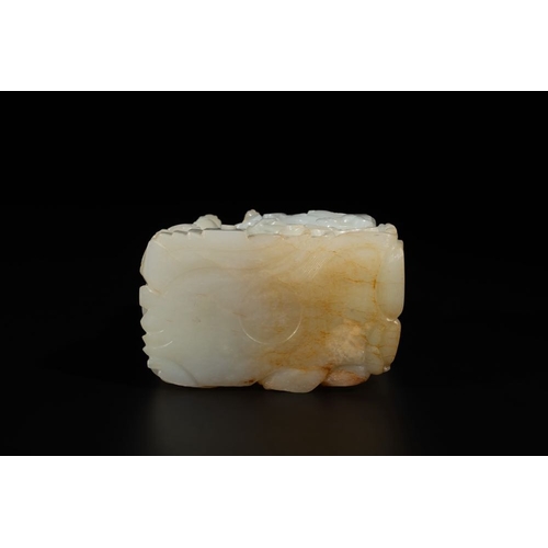 101 - A Chinese white jade 'dragon' ink container with Qianlong mark and possibly of the periodDim.: 9,4 x... 