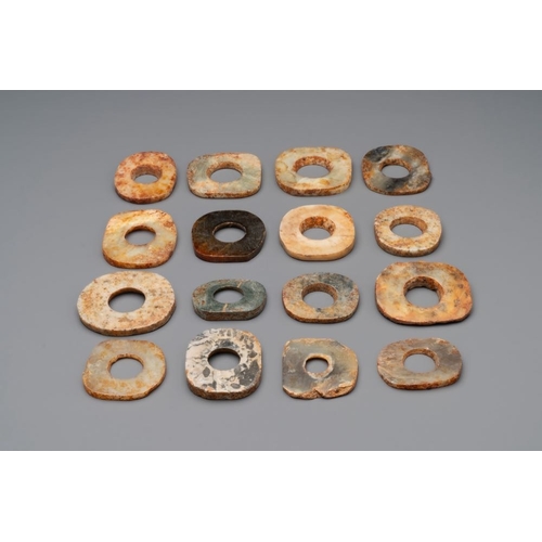 107 - A collection of 16 Chinese neolithic jade 'bi' discs, probably ShangH.: 4,3 cm (the smallest)H.: 5,4... 