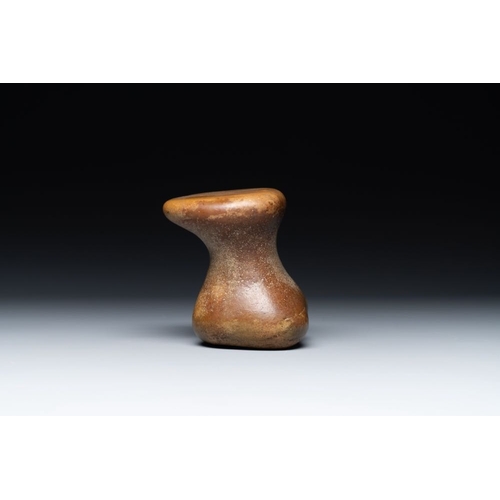 112 - A Chinese scholar's rock on wooden stand, Ming or laterH.: 14 cm (incl. stand)H.: 10,5 cm (the rock)... 