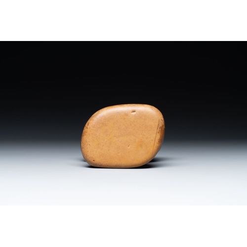 112 - A Chinese scholar's rock on wooden stand, Ming or laterH.: 14 cm (incl. stand)H.: 10,5 cm (the rock)... 