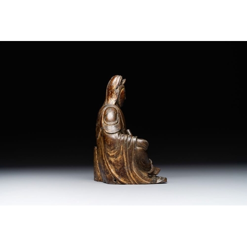 115 - A rare Chinese parcel-gilt and lacquered pewter Guanyin, 17/18th C.L.: 12,7 cm - H.: 19,7 cmWeight: ... 