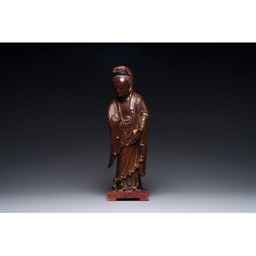 117 - A Chinese partly gilt and lacquered wooden sculpture of Guanyin, MingH.: 37 cm (incl. stand)The abse... 