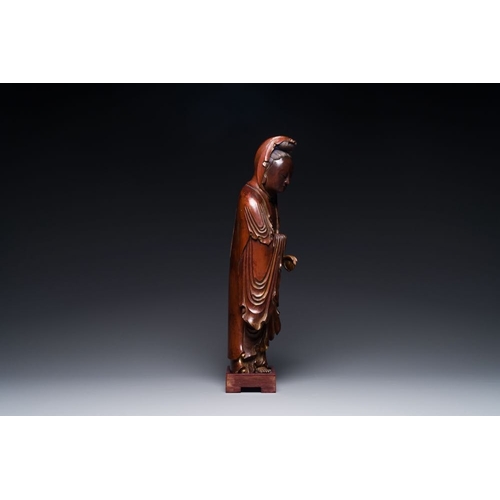 117 - A Chinese partly gilt and lacquered wooden sculpture of Guanyin, MingH.: 37 cm (incl. stand)The abse... 