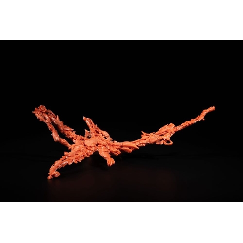 124 - A Chinese red coral group of birds among flowering branches, 19/20th C.L.: 35 cm - H.: 20 cm
 Weight... 