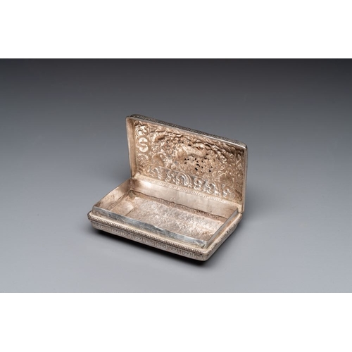 130 - A fine Mongolian parcel-gilt silver 'qilin' box, 18/19th C.Dim.: 10,6 x 6,7 x 3,3 cm 
 Weight: 160 g... 