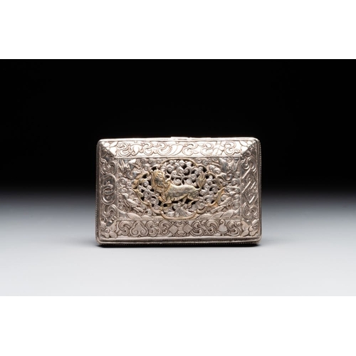 130 - A fine Mongolian parcel-gilt silver 'qilin' box, 18/19th C.Dim.: 10,6 x 6,7 x 3,3 cm 
 Weight: 160 g... 