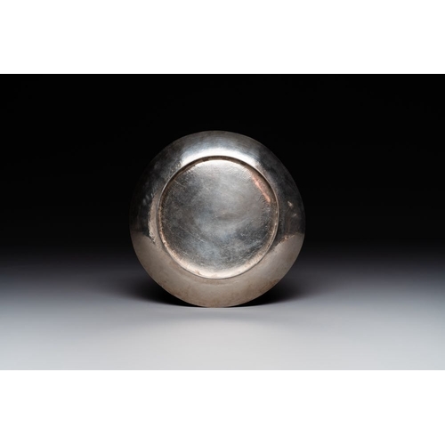 131 - A fine Vietnamese silver bowl and saucer, Lei mark, 19th C.L.: 14,8 cm - H.: 6,5 cm (the bowl)Dia.: ... 