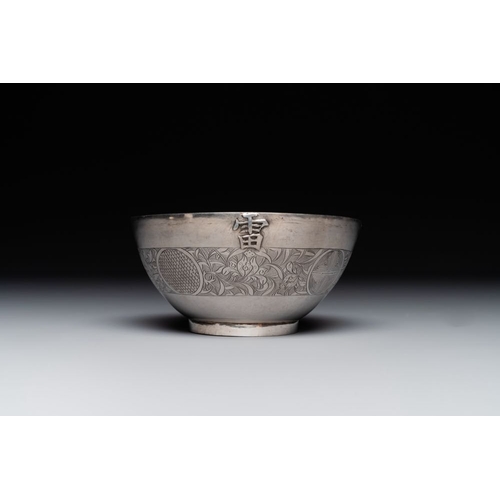 131 - A fine Vietnamese silver bowl and saucer, Lei mark, 19th C.L.: 14,8 cm - H.: 6,5 cm (the bowl)Dia.: ... 