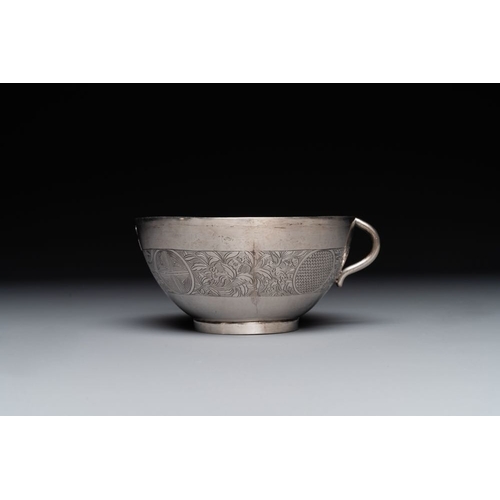 131 - A fine Vietnamese silver bowl and saucer, Lei mark, 19th C.L.: 14,8 cm - H.: 6,5 cm (the bowl)Dia.: ... 