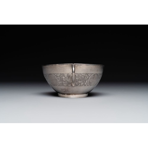 131 - A fine Vietnamese silver bowl and saucer, Lei mark, 19th C.L.: 14,8 cm - H.: 6,5 cm (the bowl)Dia.: ... 