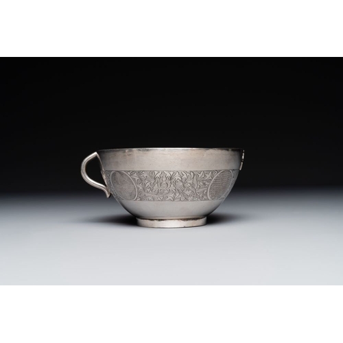 131 - A fine Vietnamese silver bowl and saucer, Lei mark, 19th C.L.: 14,8 cm - H.: 6,5 cm (the bowl)Dia.: ... 